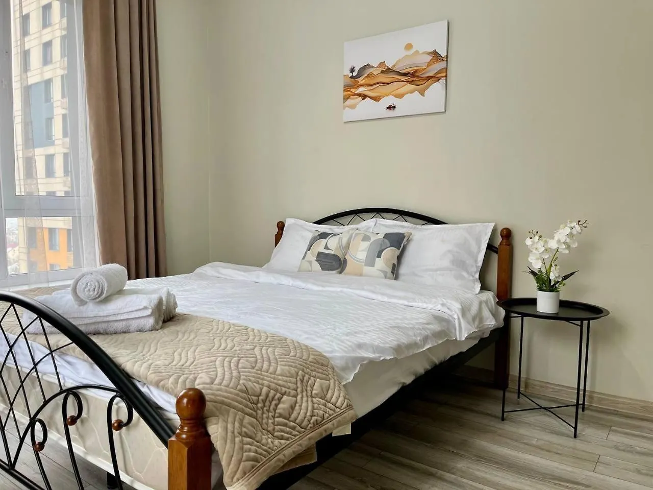 Spacious Apartment On The 7Th Floor With A View Of The Football Field Almaty Cazaquistão